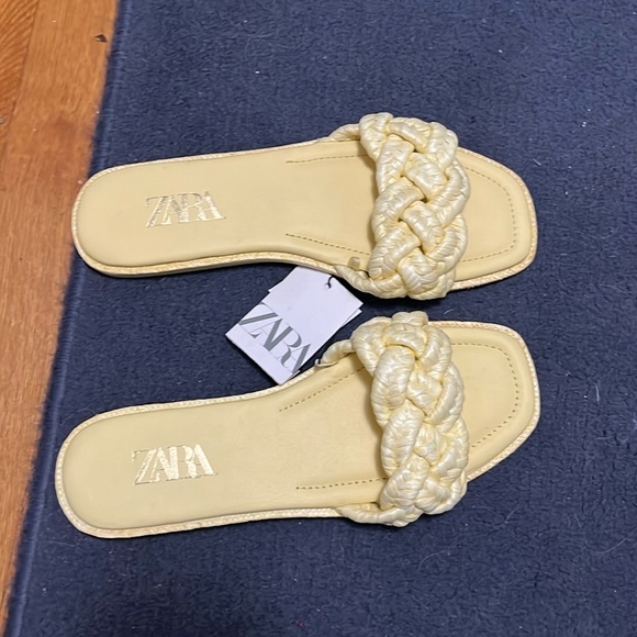 Zara sandals - Picture 2 of 2